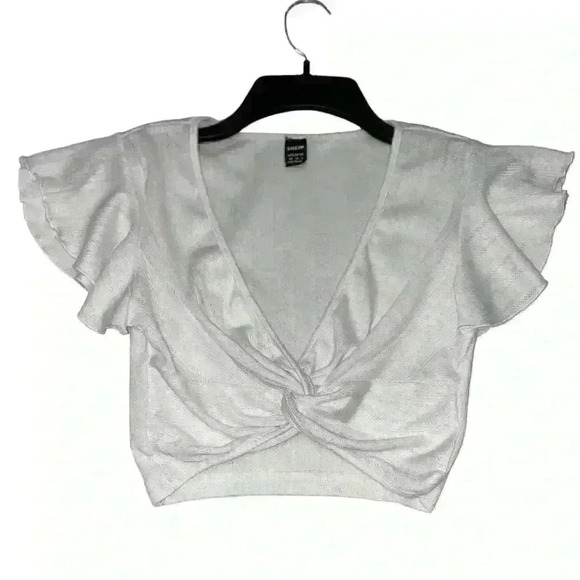 White ruffle sleeve crop top
By Shein Size: XS - Picture 1 of 5